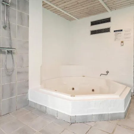 8 Person Holiday In Bl Vand Blåvand